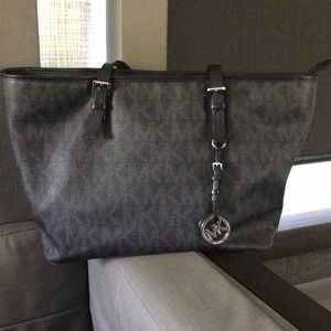 Michael kors black zip tote
